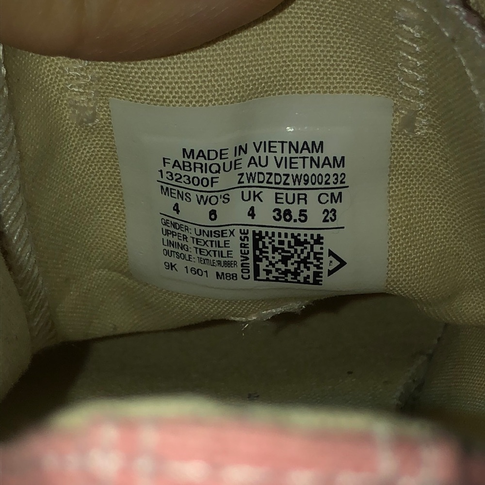 Pink Converse - Picture 4 of 4